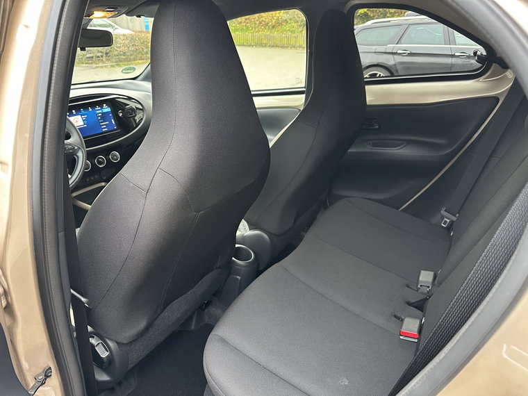 Vehicle Image 21