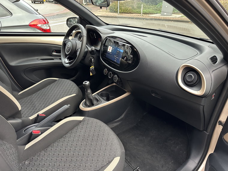 Vehicle Image 24