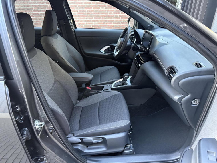Vehicle Image 10