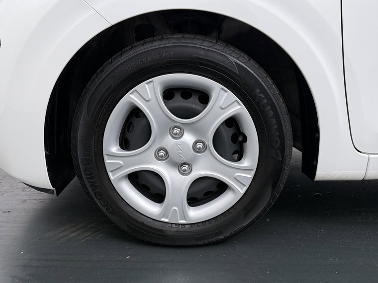 Vehicle Image 16