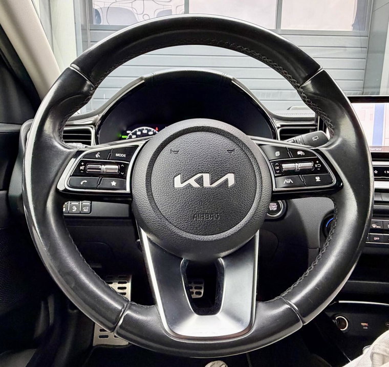 Vehicle Image 22