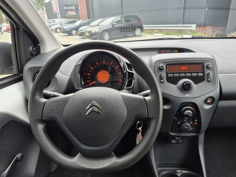 Vehicle Image 14