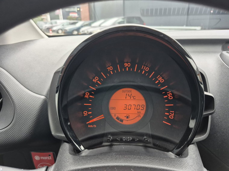 Vehicle Image 15