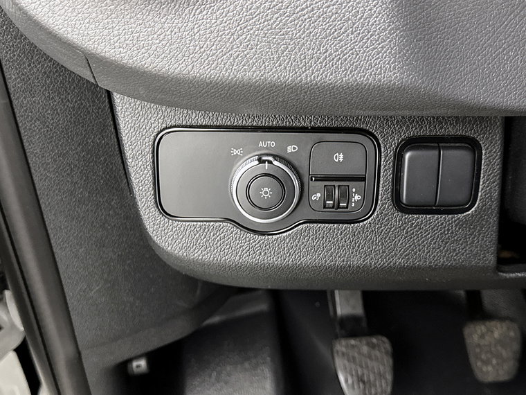 Vehicle Image 25