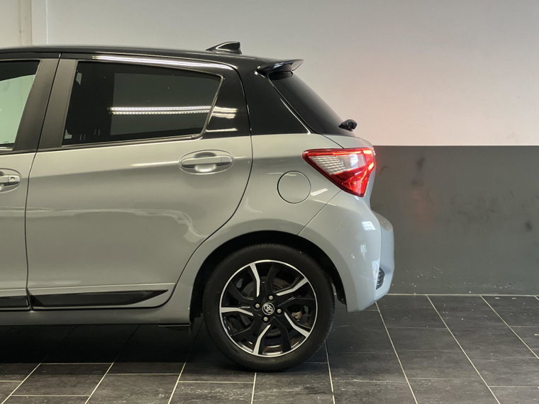 Vehicle Image 13