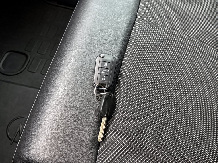 Vehicle Image 23