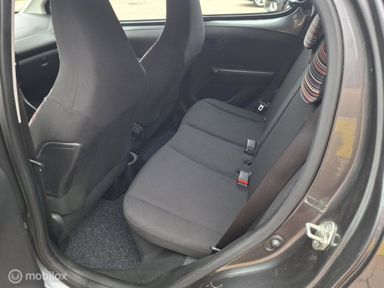 Vehicle Image 11