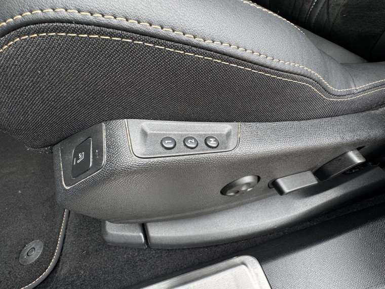 Vehicle Image 38
