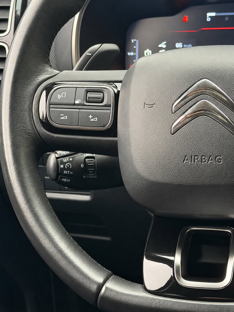Vehicle Image 32