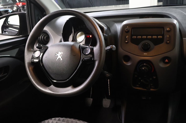 Vehicle Image 14