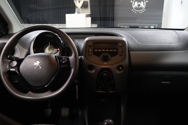 Vehicle Image 15