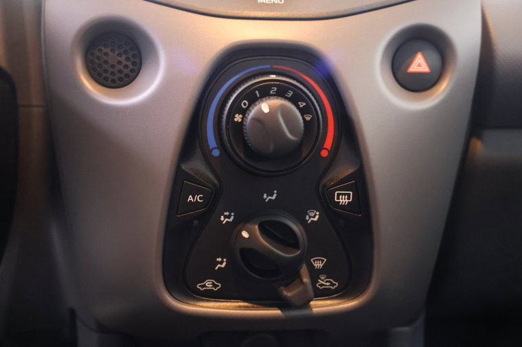 Vehicle Image 23