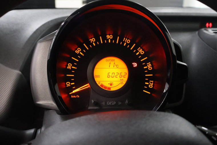 Vehicle Image 25