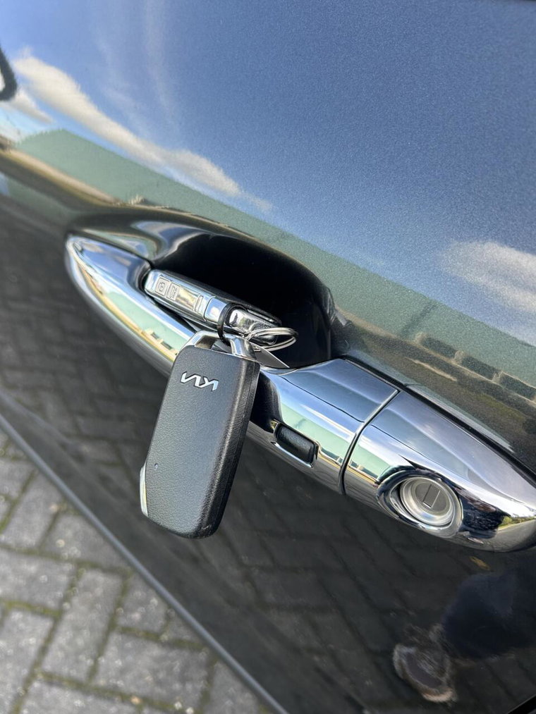 Vehicle Image 32