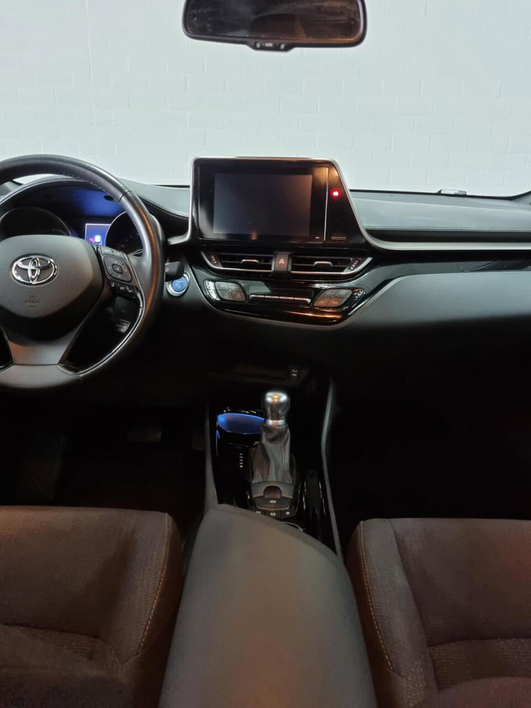 Vehicle Image 10