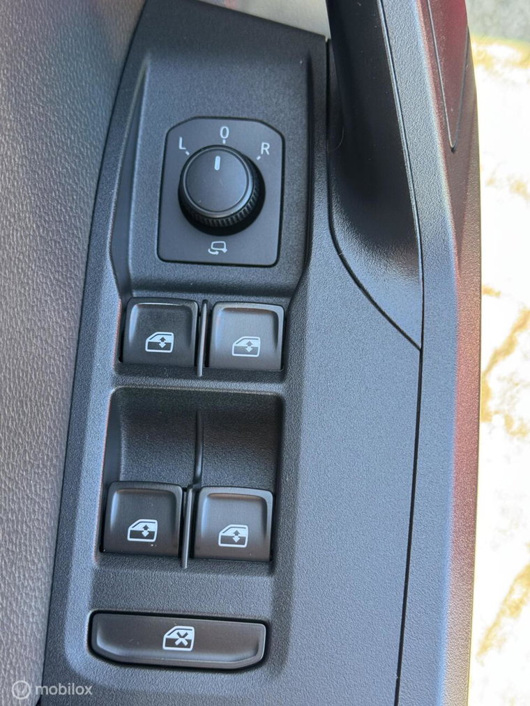 Vehicle Image 28