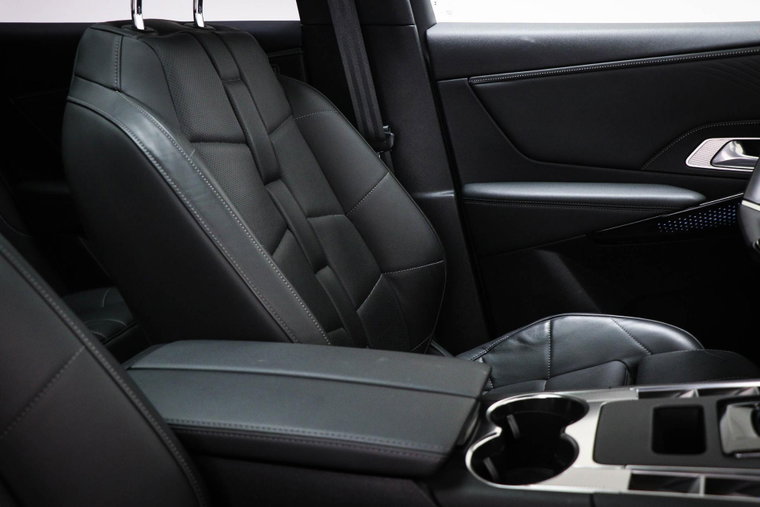 Vehicle Image 12