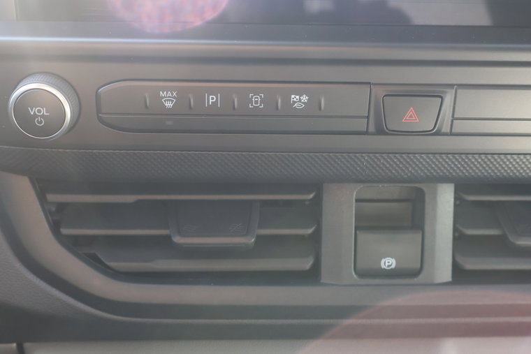 Vehicle Image 26