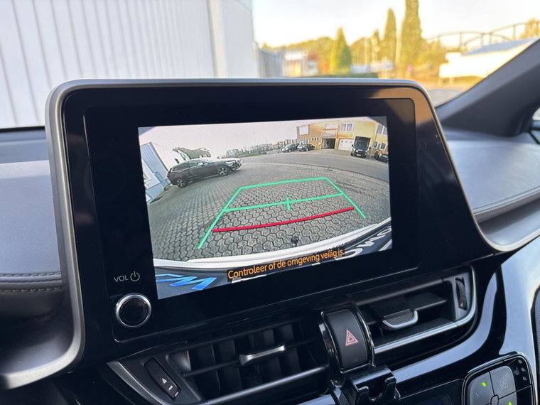 Vehicle Image 25