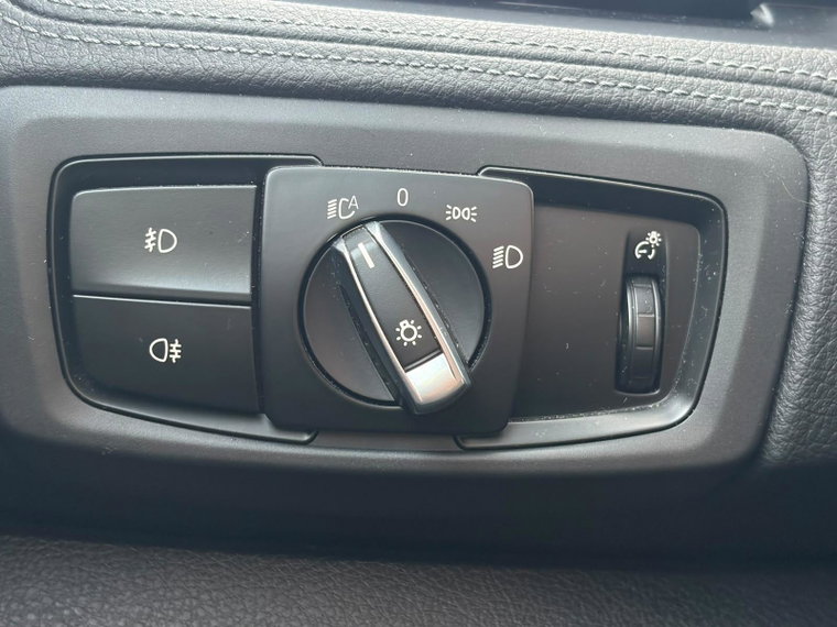 Vehicle Image 26