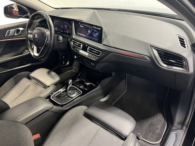 Vehicle Image 32