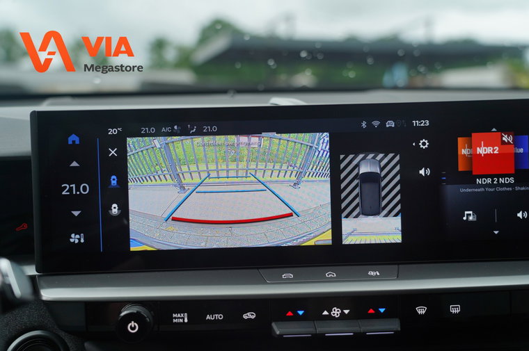 Vehicle Image 7
