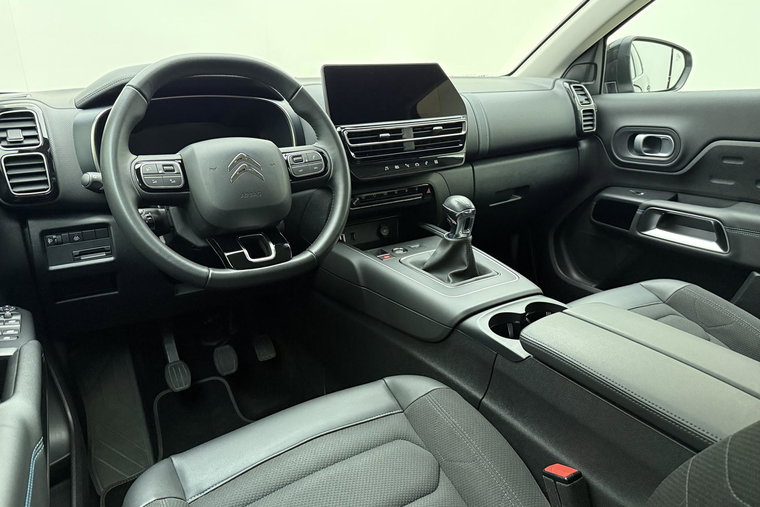 Vehicle Image 16