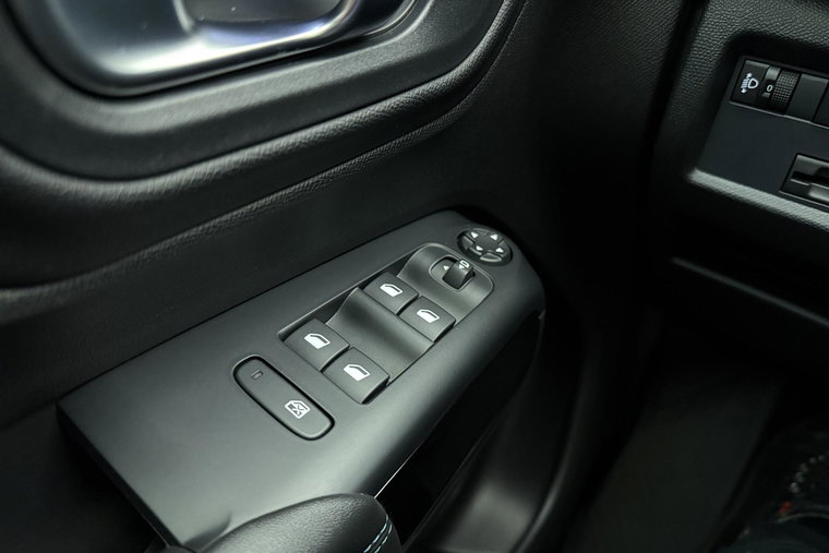 Vehicle Image 17