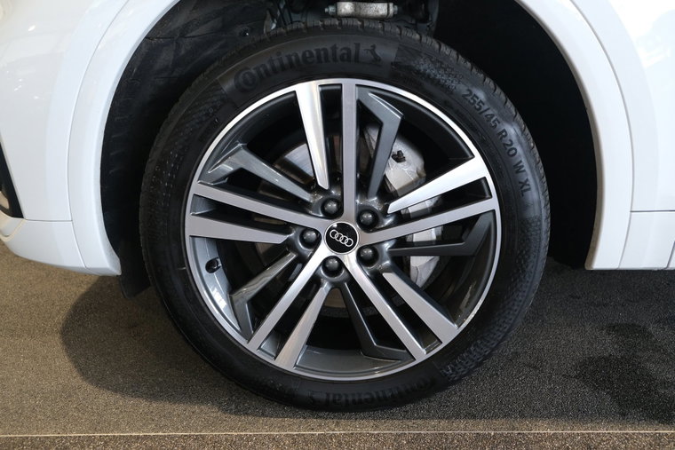 Vehicle Image 18
