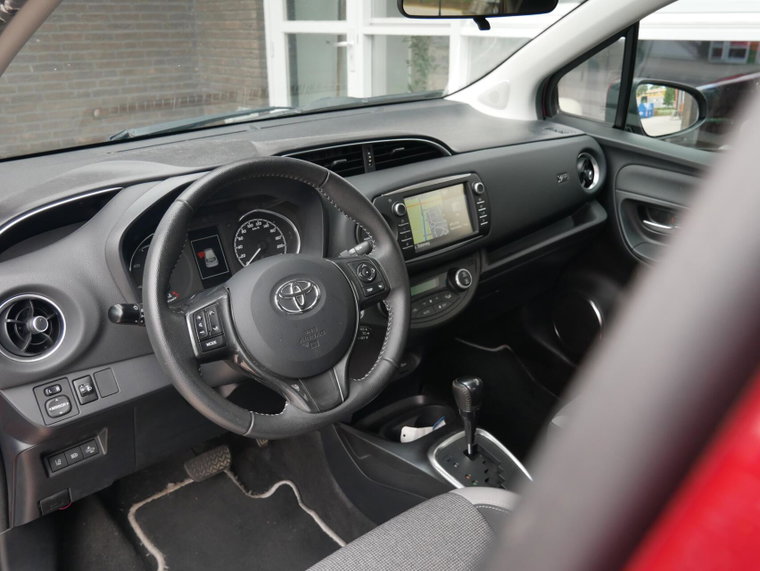 Vehicle Image 15