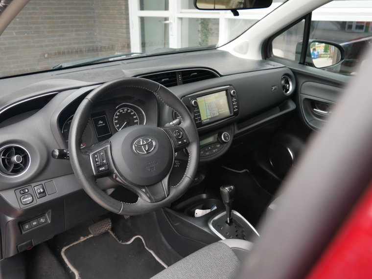 Vehicle Image 16