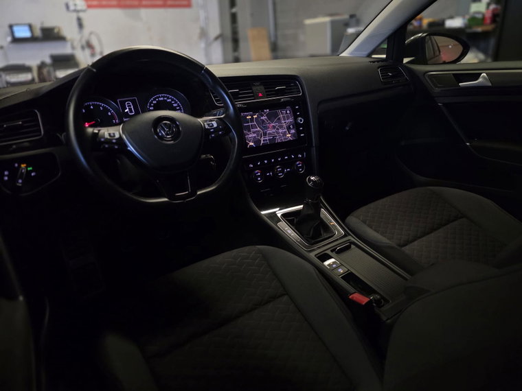 Vehicle Image 21