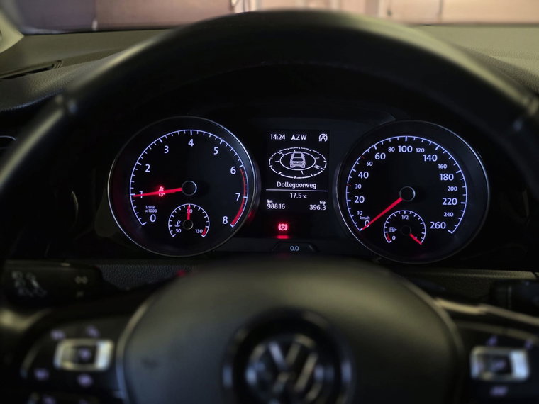 Vehicle Image 25