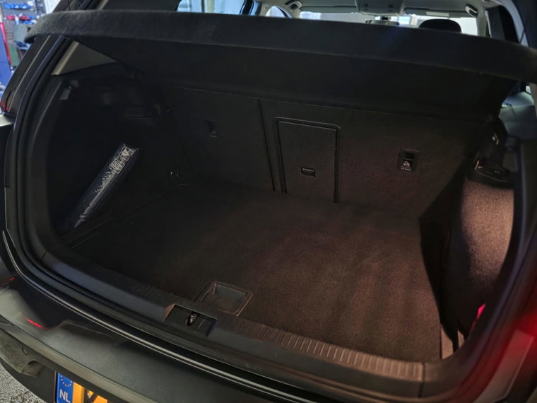 Vehicle Image 38