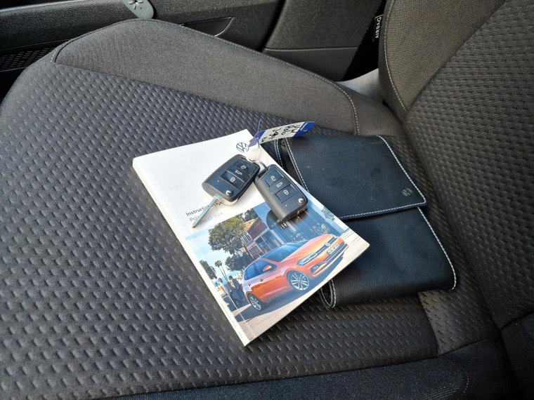Vehicle Image 25