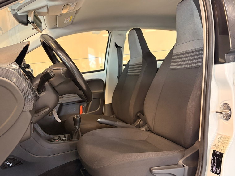 Vehicle Image 16
