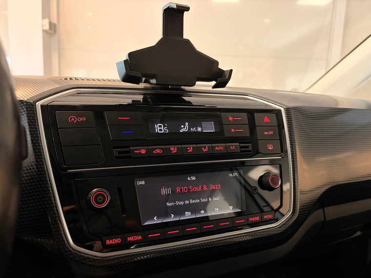 Vehicle Image 26