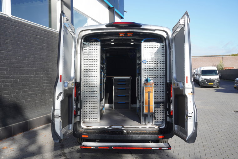 Vehicle Image 9