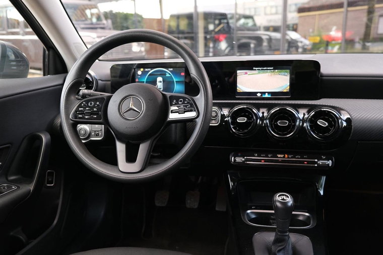 Vehicle Image 25
