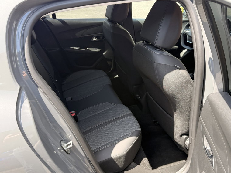 Vehicle Image 37