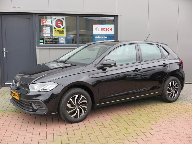 Vehicle Image 12