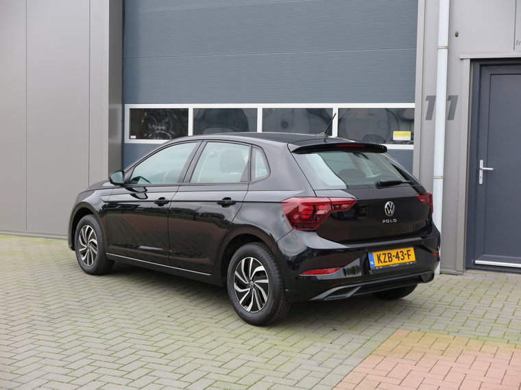Vehicle Image 6