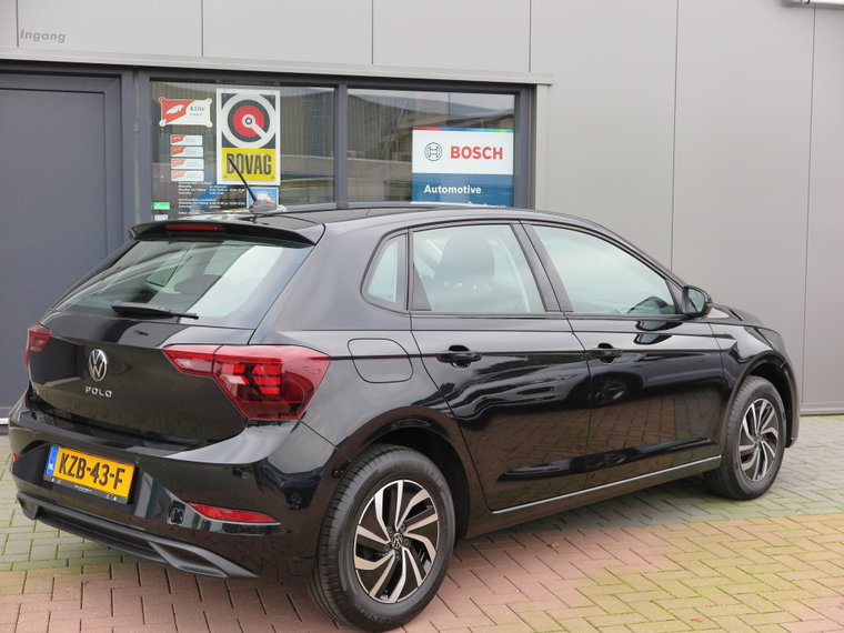 Vehicle Image 8