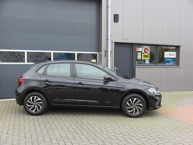 Vehicle Image 10