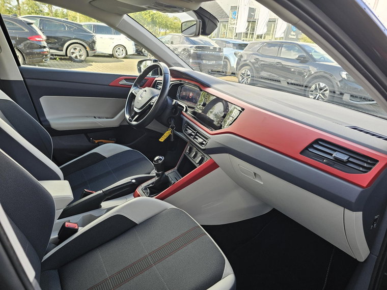 Vehicle Image 8
