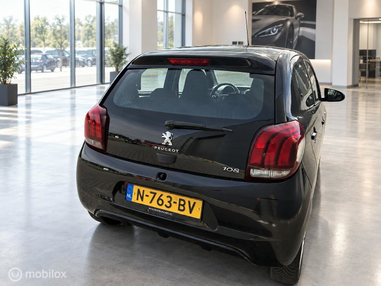 Vehicle Image 8