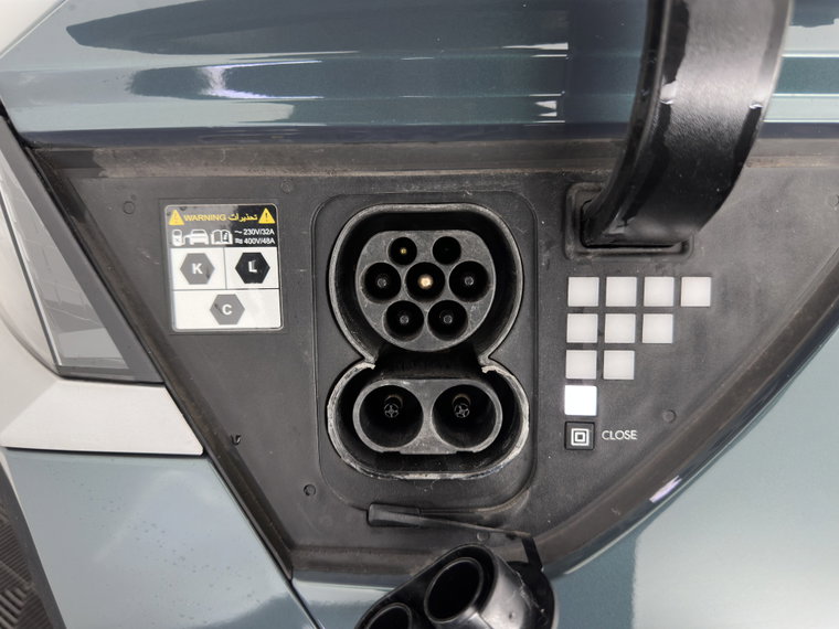Vehicle Image 25