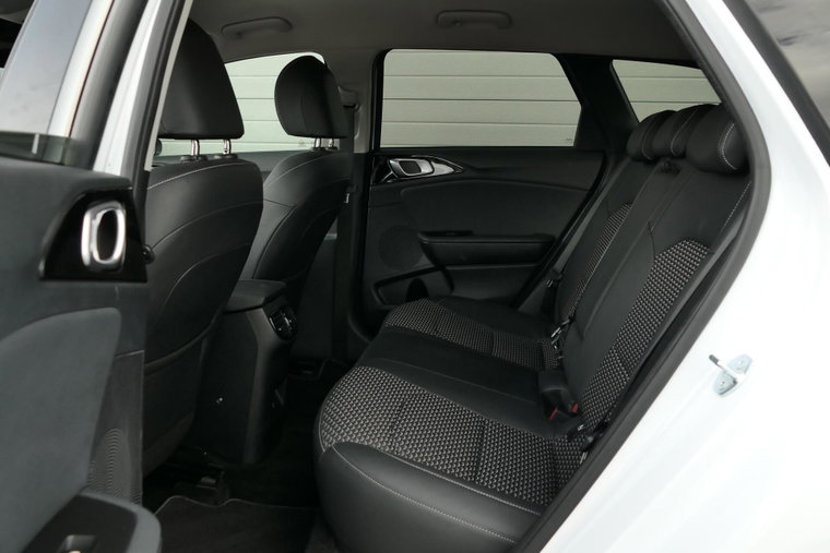 Vehicle Image 32