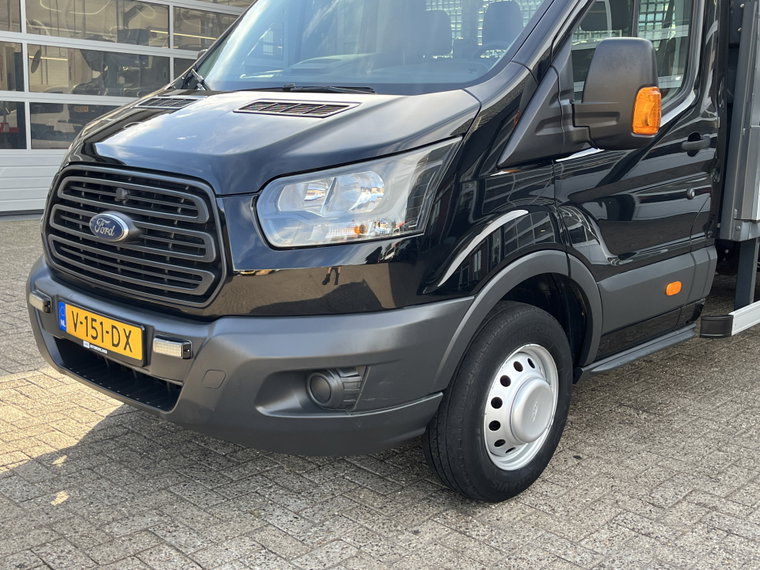 Vehicle Image 25