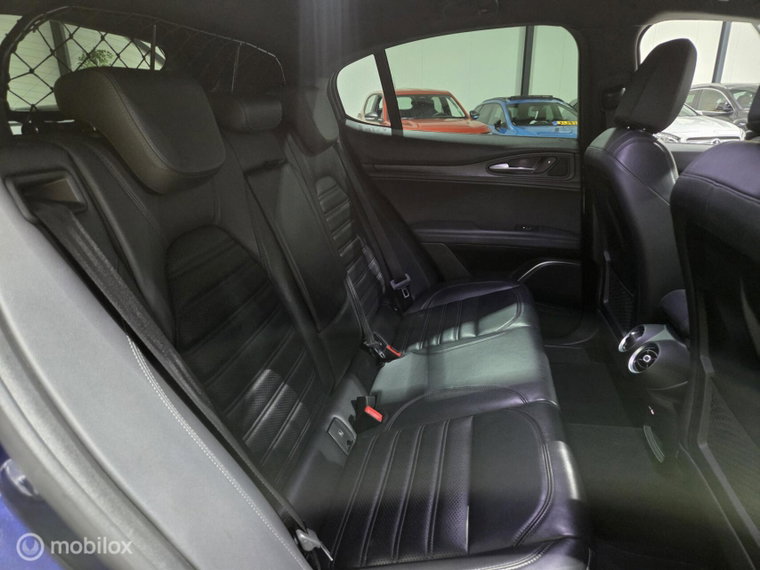 Vehicle Image 38